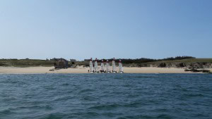 escale du raid cata sur la plage de l'ile de hoedic 